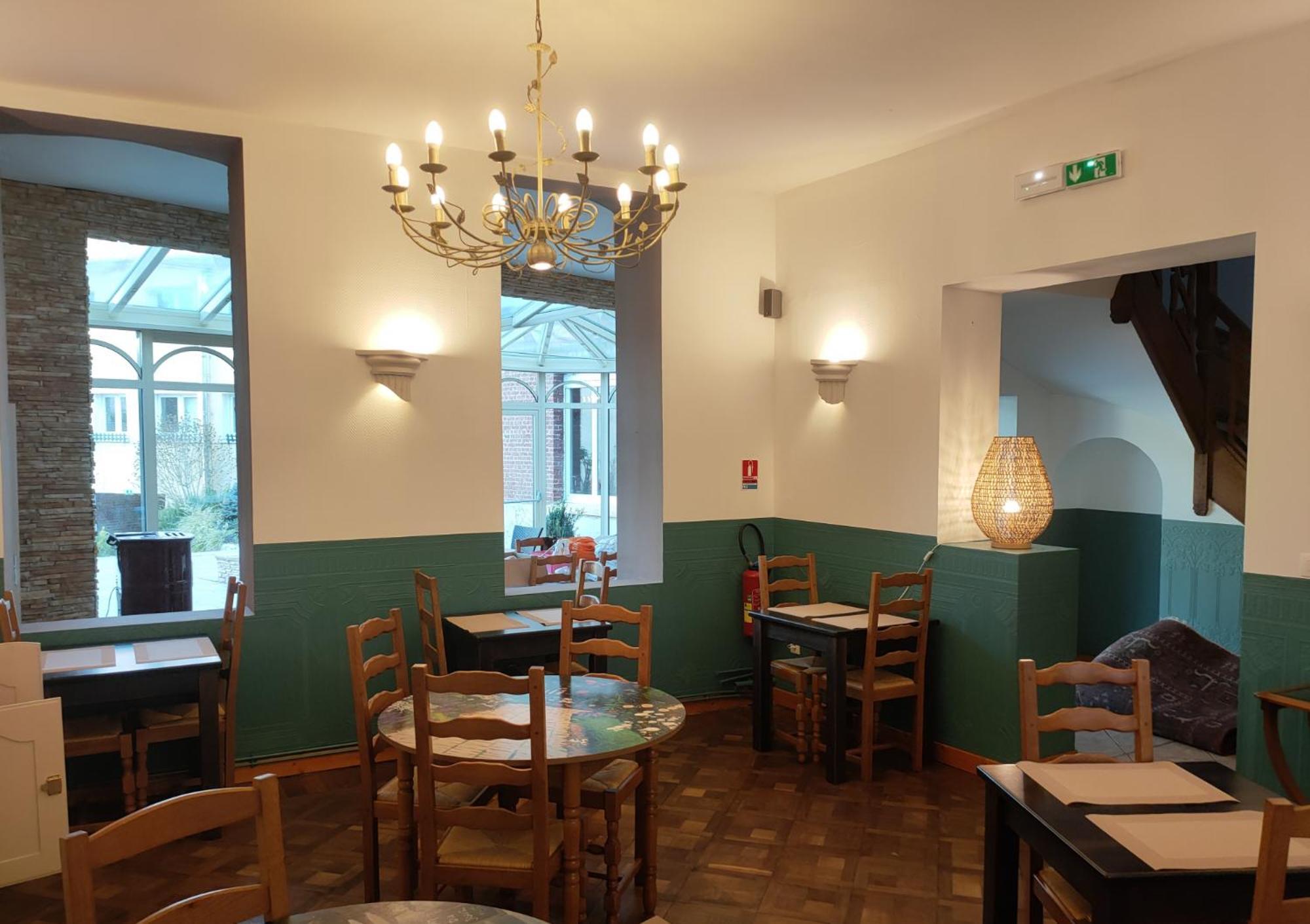 Le Royal Hotel Saint-Pol-sur-Ternoise Buitenkant foto